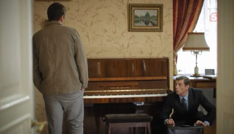 Момент из 11 серии 1 сезона