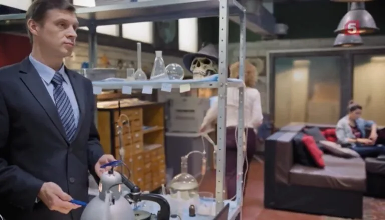 Момент из 23 серии 1 сезона