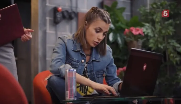 Момент из 7 серии 1 сезона