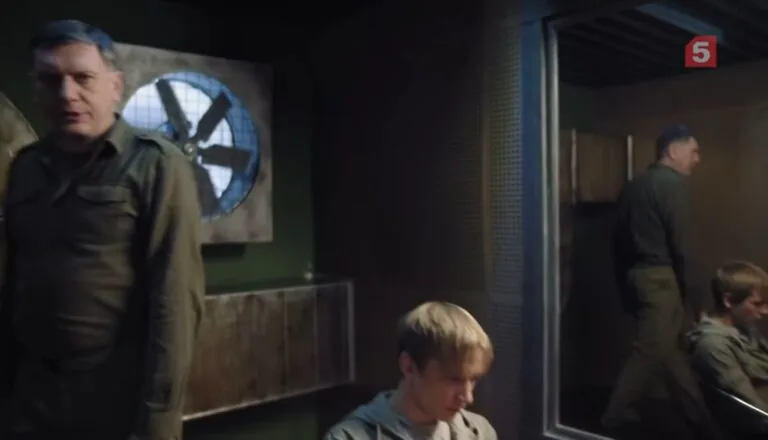 Момент из 23 серии 2 сезона