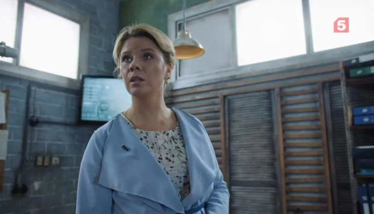 Момент из 33 серии 2 сезона