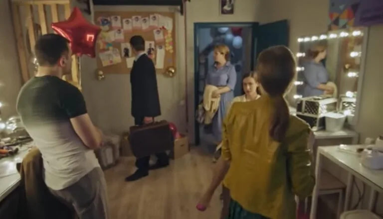 Момент из 12 серии 6 сезона