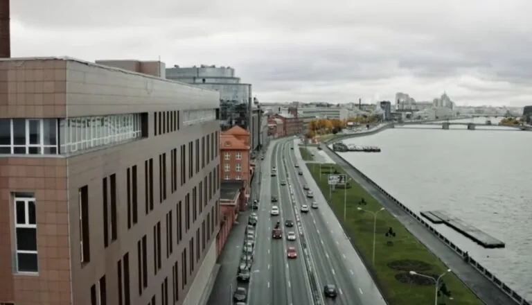 Момент из 13 серии 6 сезона